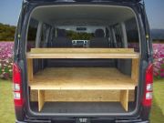 �n�C�G�[�X�Q�i�x�b�h����납��ʂ����摜�B