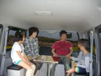 �R�̎��ɃA�����W�����n�C�G�[�X�x�b�g�L�b�g�ŉƑ����k�΂��Ă���B