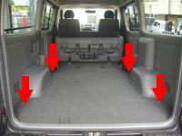 ハイエース床のタイダウンフックの位置