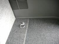 ハイエースベッドキットを設置した右後ろのタイダウンフック