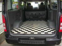 ハイエース床を所定の位置に設置